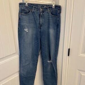 Old Navy Women's Straight Leg Jeans in Distressed Blue
